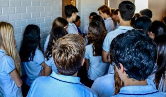 Em dia de festa, alunos do Col�gio do Ros�rio visitam a ALADI
