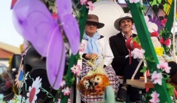 ALADI leva �flores� at� ao Desfile de Carnaval