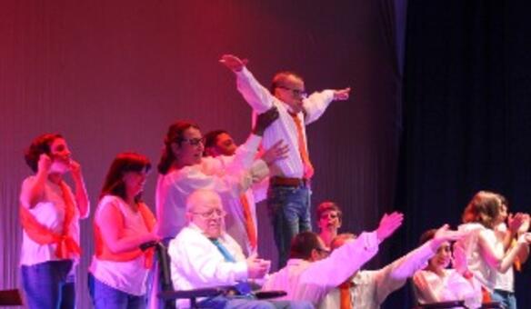 Dan�a, canto e teatro no espet�culo solid�rio �Cuidar�
