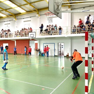 Imagem da Alunos do 3� CEB juntam-se aos utentes para um torneio de futebol