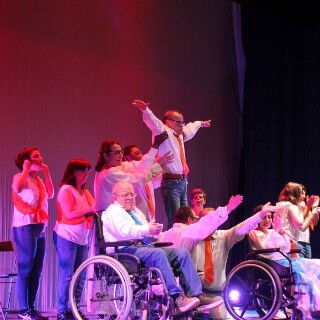 Imagem da Dan�a, canto e teatro no espet�culo solid�rio �Cuidar�
