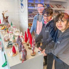 Galeria - Imagem 3 da Utentes d�o vida � montra de Natal da Papelaria Galeria