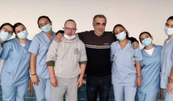 Jovens volunt�rias da escola Boa Nova colaboram na ALADI