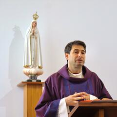 Galeria - Imagem 5 da Padre Celso Marques visita ALADI para uma eucaristia de P�scoa
