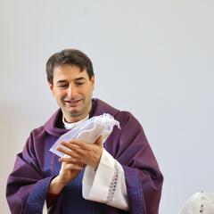 Galeria - Imagem 14 da Padre Celso Marques visita ALADI para uma eucaristia de P�scoa