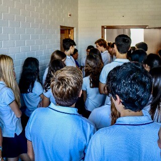 Imagem da Em dia de festa, alunos do Col�gio do Ros�rio visitam a ALADI