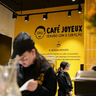 Imagem da Inclus�o servida � mesa no novo Caf� Joyeux