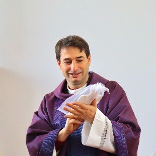 Imagem da Padre Celso Marques visita ALADI para uma eucaristia de P�scoa