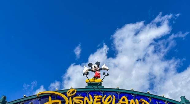 Disneyland Paris abre novos caminhos para visitantes com defici�ncia auditiva