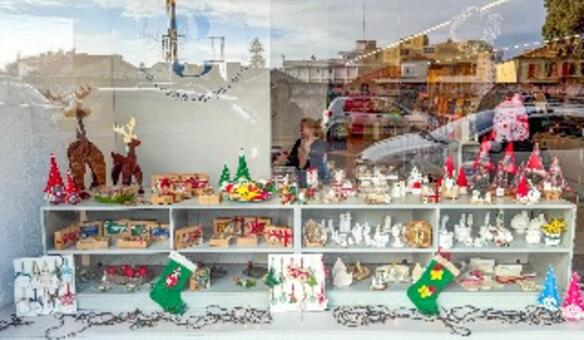Utentes d�o vida � montra de Natal da Papelaria Galeria