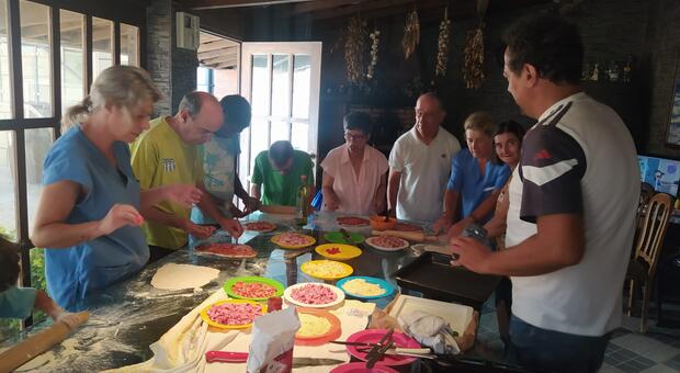 Utentes participam em atividade culin�ria na Escola Inforcity