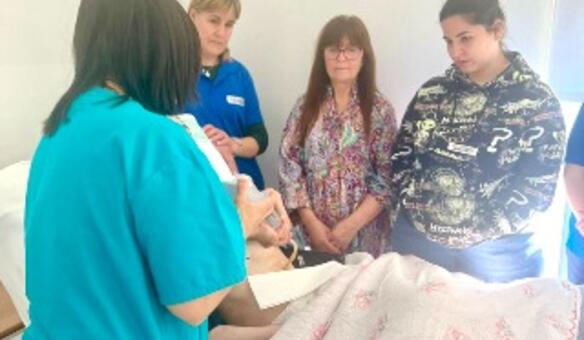 Formar para melhorar: Enfermagem d� forma��o a colaboradores
