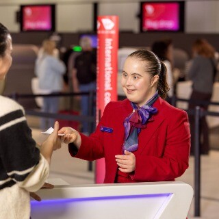 Imagem da Inclus�o: Companhia a�rea inglesa �orgulhosa� em contratar pessoa com S�ndrome de Down