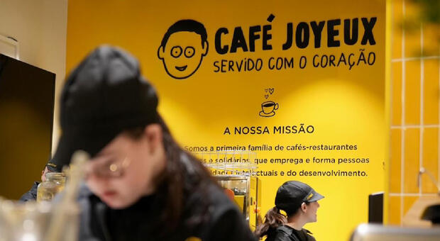Inclus�o servida � mesa no novo Caf� Joyeux